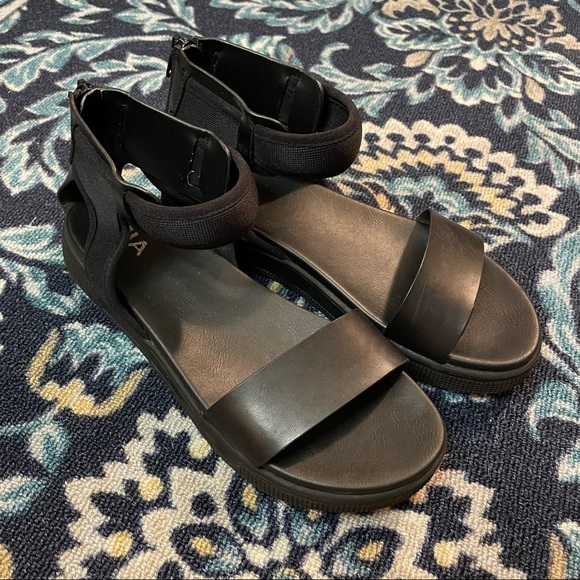 MIA Shoes - Mia Black Sandals 8.5